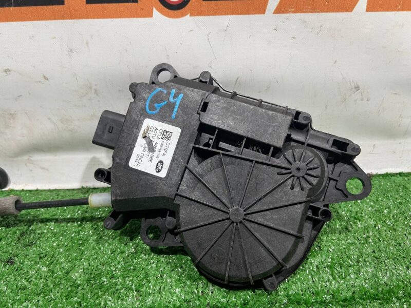 LR095550 Electric motor right rear lower door Range Rover L405 (2013-2021) Used cost 30 € in stock 12 pcs.