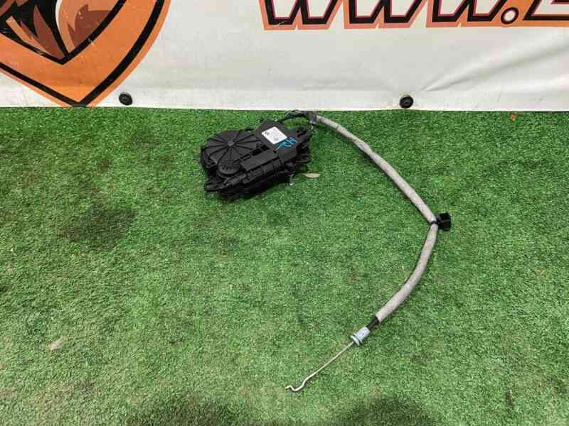 LR095550 Electric motor right rear lower door Range Rover L405 (2013-2021) Used cost 30 € in stock 12 pcs.