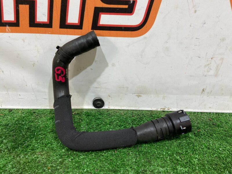 LR095815 Radiator hose Land Rover Discovery 5 L462 (2017-) used cost 23 € in stock 1 pcs.