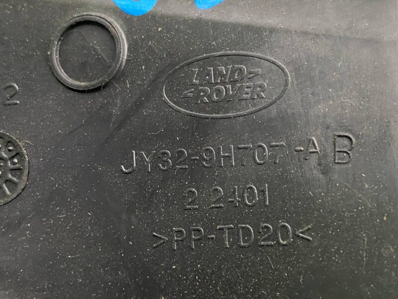 LR095884 Air duct left Land Rover Discovery 5 L462 (2017-) USED - Image 13