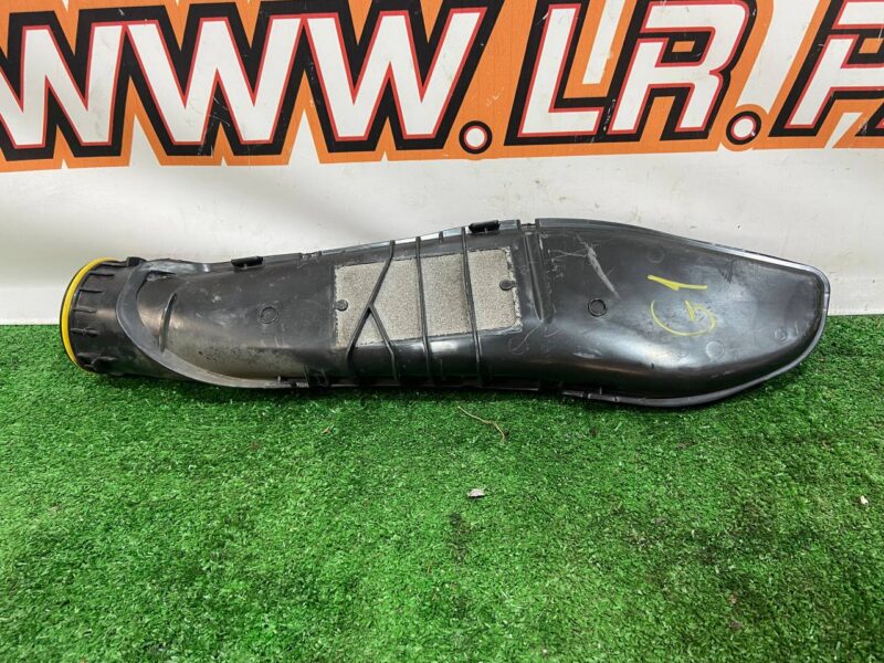 LR095884 Air duct left Land Rover Discovery 5 L462 (2017-) USED cost 78 € in stock 1 pcs.