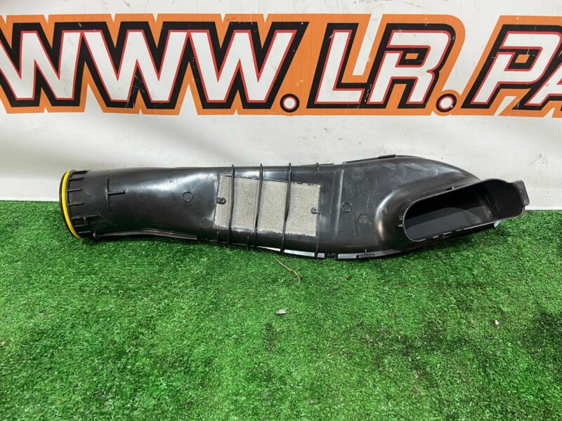 LR095884 Air duct left Land Rover Discovery 5 L462 (2017-) USED cost 78 € in stock 1 pcs.