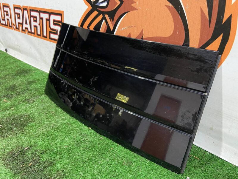 LR096540 Door molding left front Range Rover L405 (2013-2021) Used cost 70 € in stock 4 pcs.