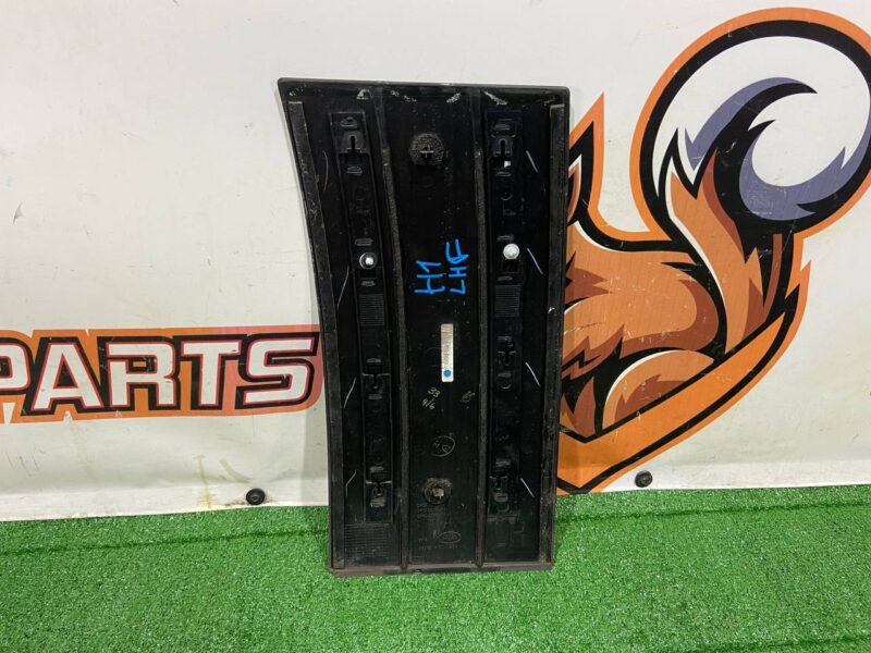 LR096540 Door molding left front Range Rover L405 (2013-2021) Used cost 70 € in stock 4 pcs.