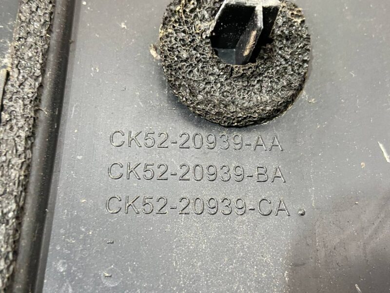 LR096540 Door molding left front Range Rover L405 (2013-2021) Used cost 70 € in stock 4 pcs.