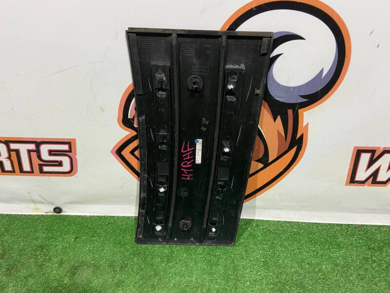LR096541 Right front door molding RANGE ROVER L405 13- Used cost 85 € in stock 4 pcs.