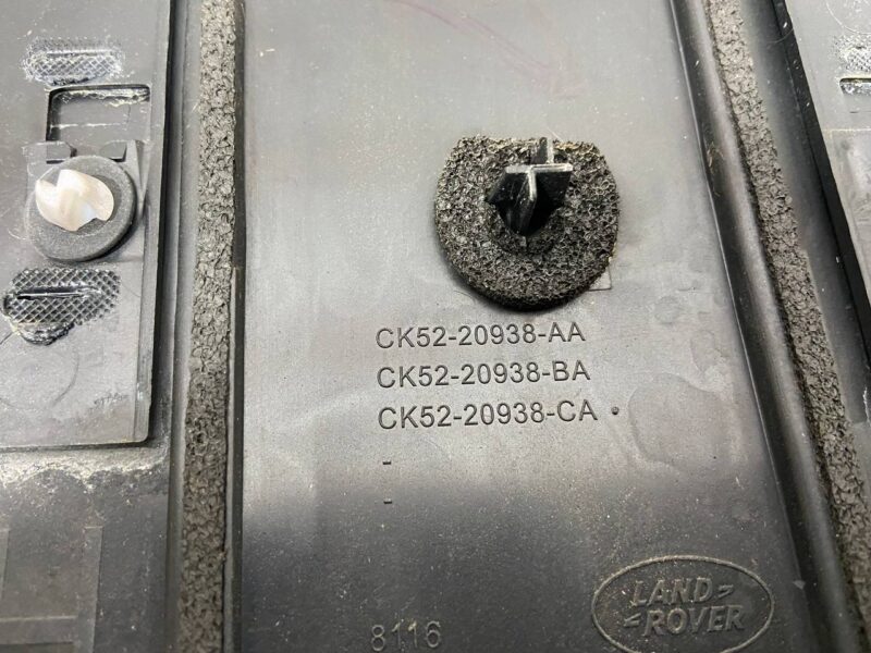 LR096541 Right front door molding RANGE ROVER L405 13- Used cost 85 € in stock 4 pcs.