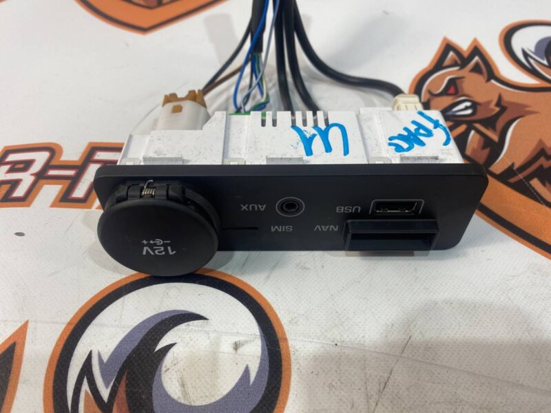 LR096620 Multimedia module AUX USB Range Rover Sport L494 (2014-2022) Used cost 60 € in stock 2 pcs.