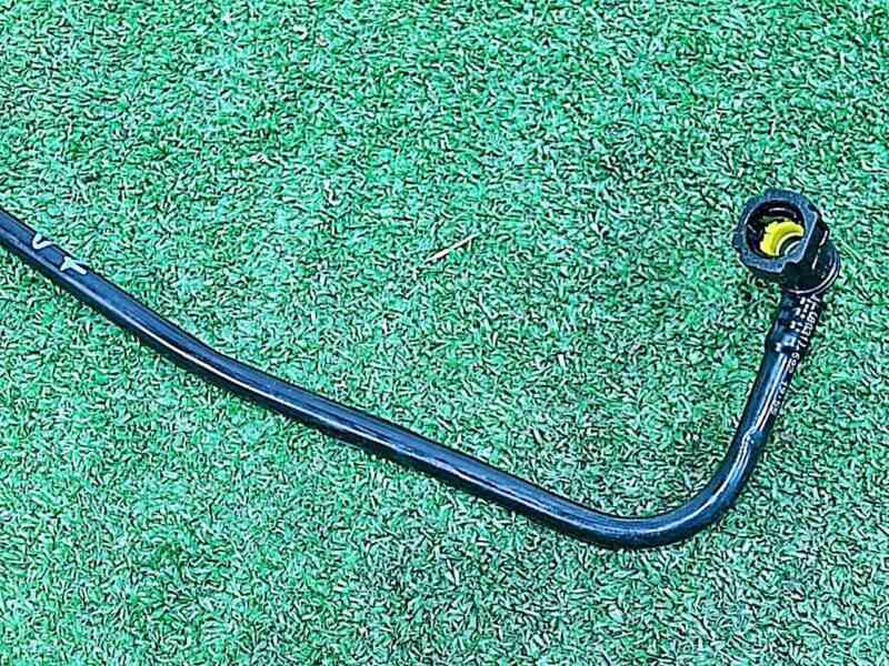 LR096832 Used fuel pipe Land Rover Discovery 5 L462 (2017-) cost 30 € in stock 1 pcs.