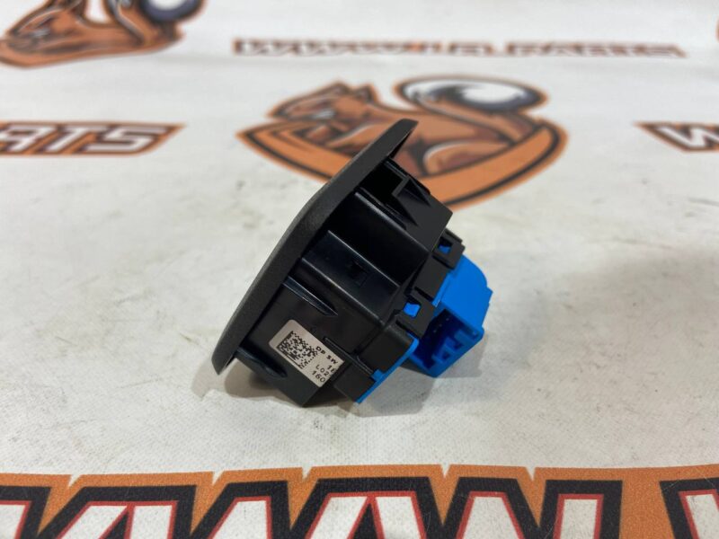 LR098357 Suspension height adjustment button RANGE ROVER SPORT (L494) 2013- Used cost 40 € in stock 6 pcs.