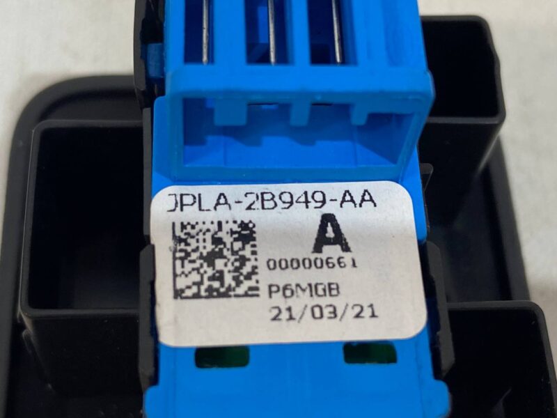 LR098357 Suspension height adjustment button RANGE ROVER SPORT (L494) 2013- Used cost 40 € in stock 6 pcs.