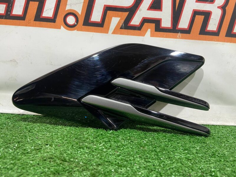 LR098778 Grille in the wing 2018- right Range Rover Sport L494 (2014-2022) Used cost 75 € in stock 1 pcs.