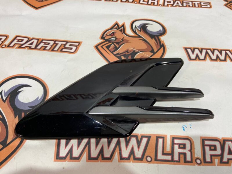 LR098778 Grille in the wing 2018- right Range Rover Sport L494 (2014-2022) Used cost 75 € in stock 1 pcs.