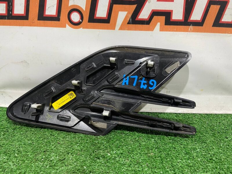 LR098789 Grille in the wing 2018- left Range Rover Sport L494 (2014-2022) Used cost 75 € in stock 2 pcs.