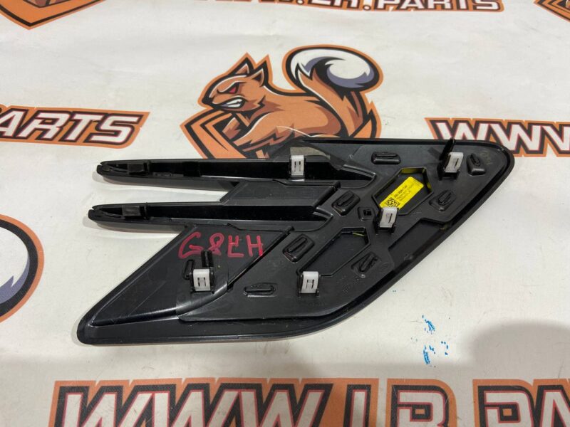 LR098789 Grille in the wing 2018- left Range Rover Sport L494 (2014-2022) Used cost 75 € in stock 2 pcs.