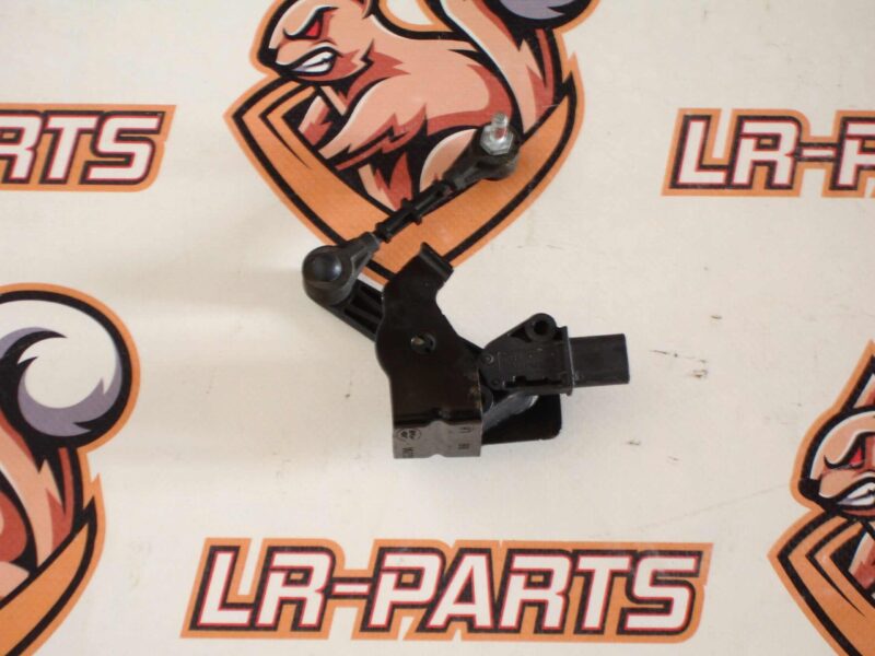 LR098914 Front suspension height sensor Land Rover Discovery 5 L462 (2017-) Used cost 40 € in stock 10 pcs.