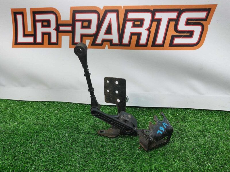 LR098915 Rear Suspension Height Level Sensor Land Rover Discovery 5 L462 (2017-) Used cost 32 € in stock 9 pcs.