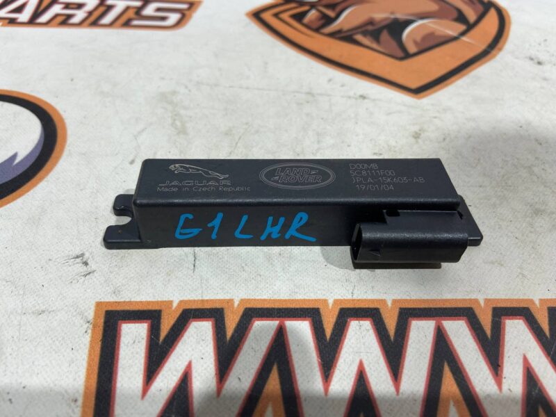 LR099137 Keyless access antenna module LAND ROVER DISCOVERY 5 Used cost 8 € in stock 8 pcs.