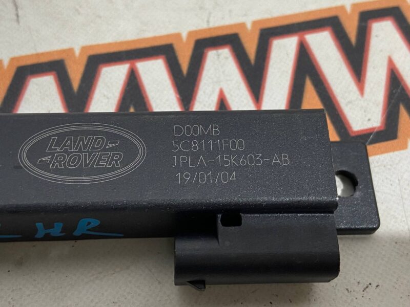 LR099137 Keyless access antenna module LAND ROVER DISCOVERY 5 Used cost 8 € in stock 8 pcs.