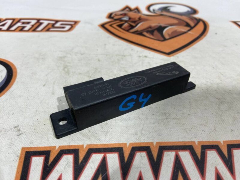 LR099137 Keyless access antenna module LAND ROVER DISCOVERY 5 Used cost 8 € in stock 8 pcs.