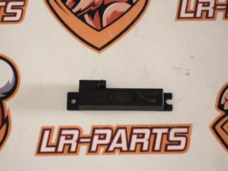 LR099137 Keyless access antenna module LAND ROVER DISCOVERY 5 Used cost 8 € in stock 8 pcs.