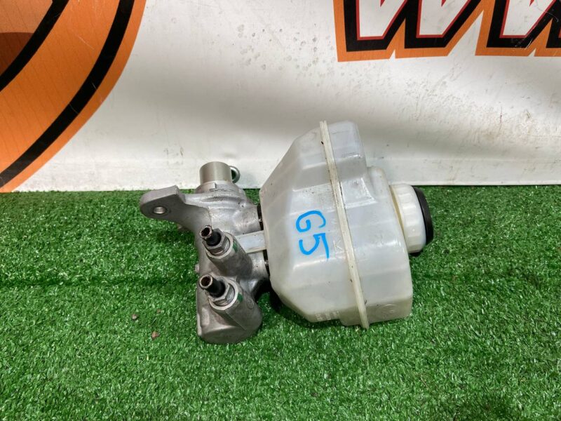 LR099178 Brake Master Cylinder Land Rover Discovery 5 L462 (2017-) Used - Image 12