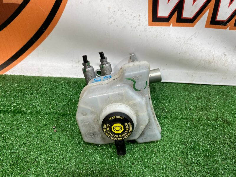 LR099178 Brake Master Cylinder Land Rover Discovery 5 L462 (2017-) Used - Image 13