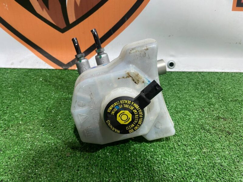 LR099178 Brake Master Cylinder Land Rover Discovery 5 L462 (2017-) Used - Image 17