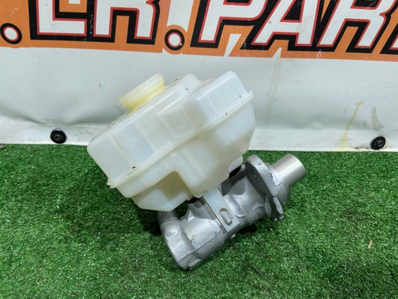 LR099178 Brake Master Cylinder Land Rover Discovery 5 L462 (2017-) Used - Image 21