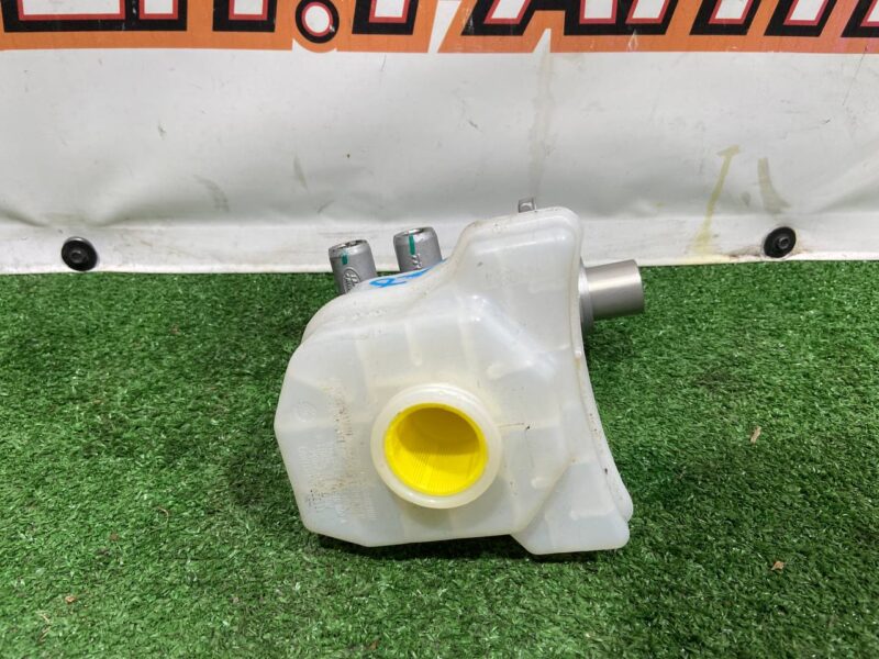 LR099178 Brake Master Cylinder Land Rover Discovery 5 L462 (2017-) Used - Image 22