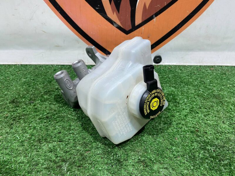LR099178 Brake Master Cylinder Land Rover Discovery 5 L462 (2017-) Used - Image 26