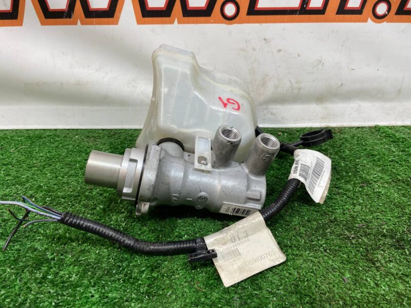 LR099178 Brake Master Cylinder Land Rover Discovery 5 L462 (2017-) Used cost 40 € in stock 8 pcs.