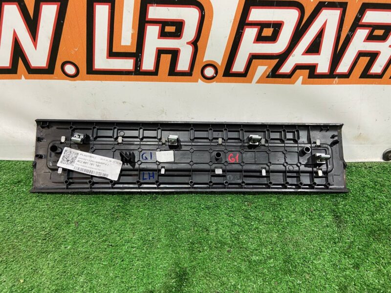 LR099575 Door sill front left Land Rover Discovery 5 L462 used cost 44,44 € in stock 2 pcs.