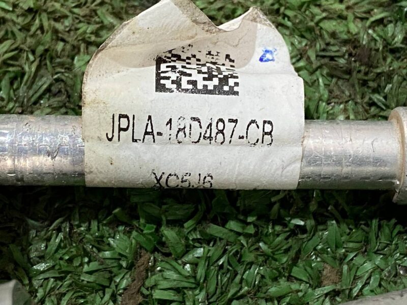 LR099641 Air conditioner pipe Land Rover Discovery 5 L462 (2017-) Used cost 79,42 € in stock 1 pcs.