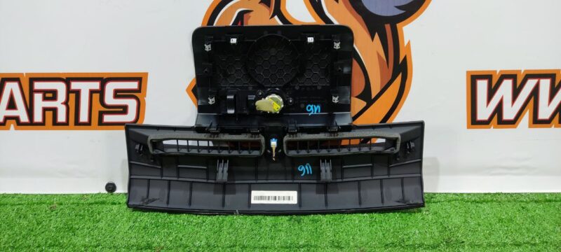 LR099772 Torpedo cover Land Rover Discovery 5 L462 (2017-) used cost 79,28 € in stock 2 pcs.