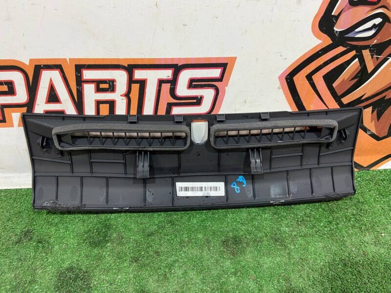 LR099772 Torpedo cover Land Rover Discovery 5 L462 (2017-) used cost 79,28 € in stock 2 pcs.