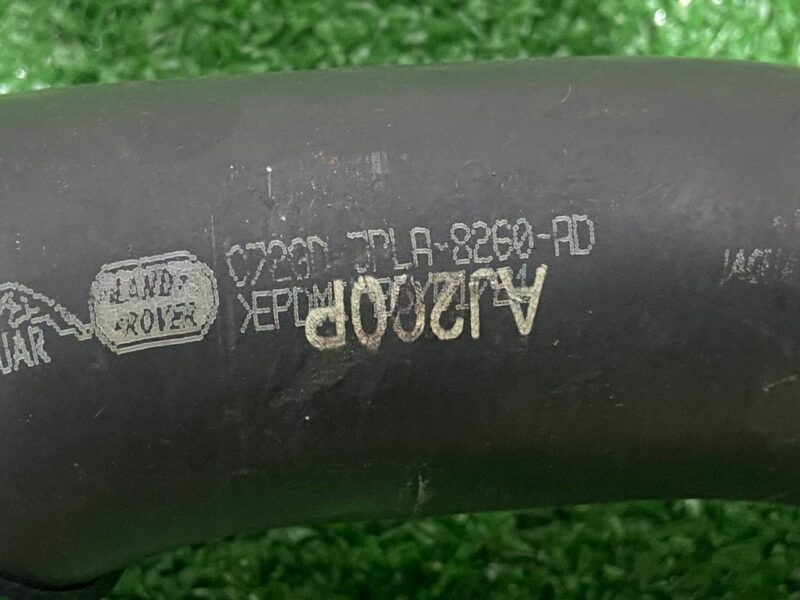 LR100081 Radiator hose 2.0IE Land Rover Discovery 5 L462 (2017-) used cost 25 € in stock 1 pcs.
