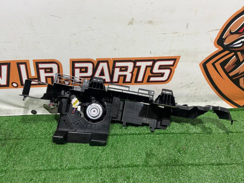 LR100494 Trunk panel support right Range Rover Sport L494 (2014-2022) Used cost 40 € in stock 1 pcs.
