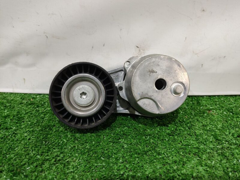 LR100928 Tensioner with roller Range Rover Sport L494 (2014-2022) used cost 50 € in stock 2 pcs.