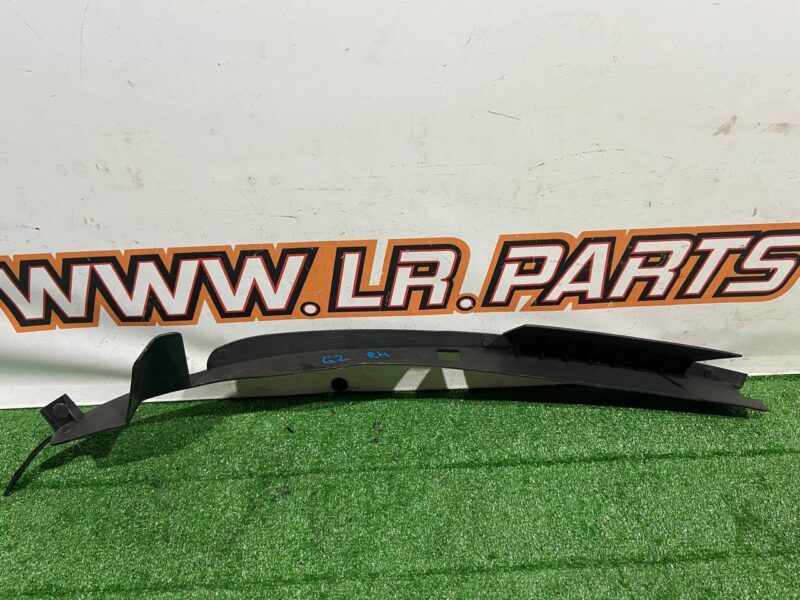 LR101655 Hood seal right Land Rover Discovery 5 used cost 38,2 € in stock 2 pcs.