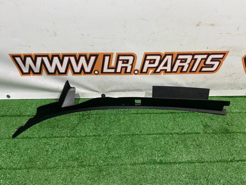 LR101655 Hood seal right Land Rover Discovery 5 used cost 38,2 € in stock 2 pcs.