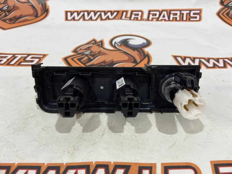 LR101656 Rear center console trim panel for charging Range Rover Sport L494 (2014-2022) used cost 10 € in stock 1 pcs.
