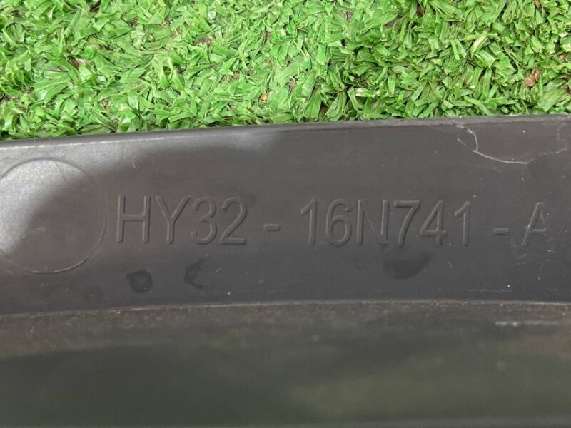 LR101682 Hood seal left Land Rover Discovery 5 L462 (2017-) used cost 38,2 € in stock 2 pcs.