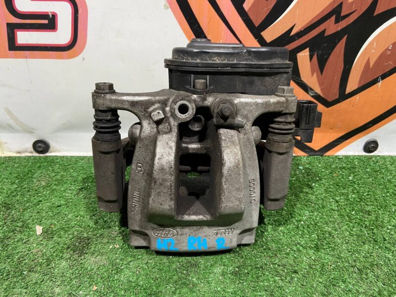 LR102242 Rear right caliper Land Rover Discovery 5 L462 (2017-) Used - Image 12