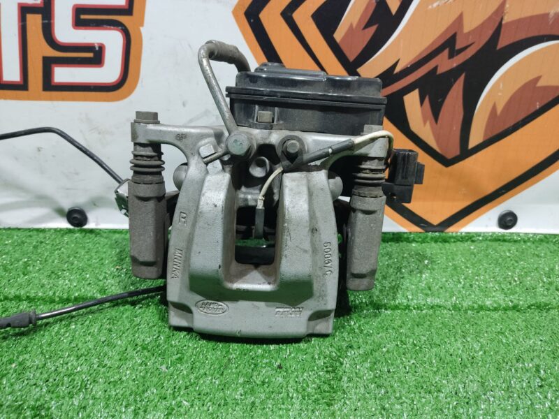LR102242 Rear right caliper Land Rover Discovery 5 L462 (2017-) Used cost 83 € in stock 6 pcs.