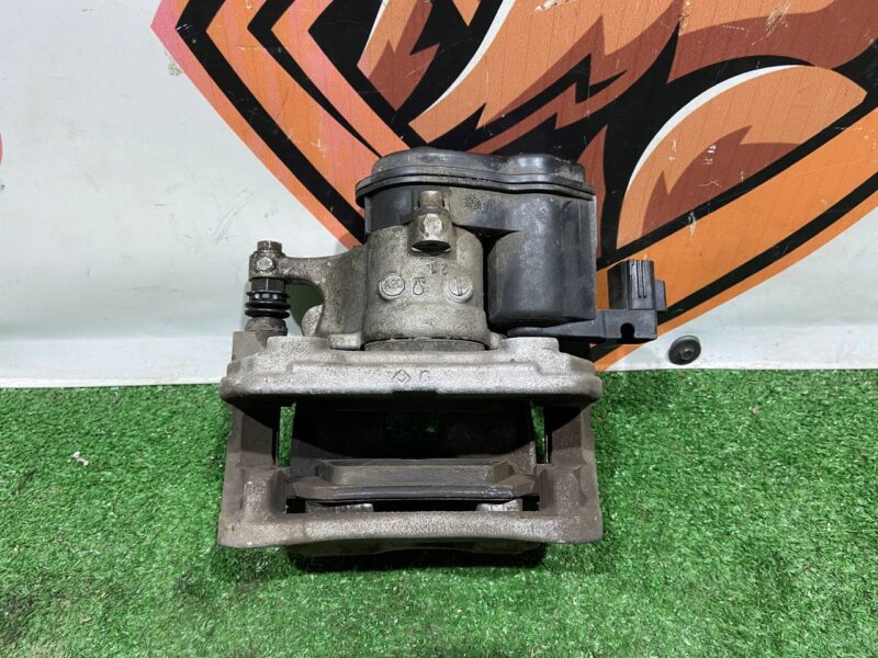 LR102245 Rear left caliper Land Rover Discovery 5 L462 (2017-) Used - Image 13
