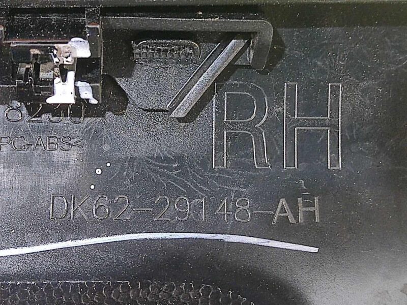 LR102622 Rear pillar trim right Range Rover Sport L494 (2014-2022) Used cost 50 € in stock 4 pcs.