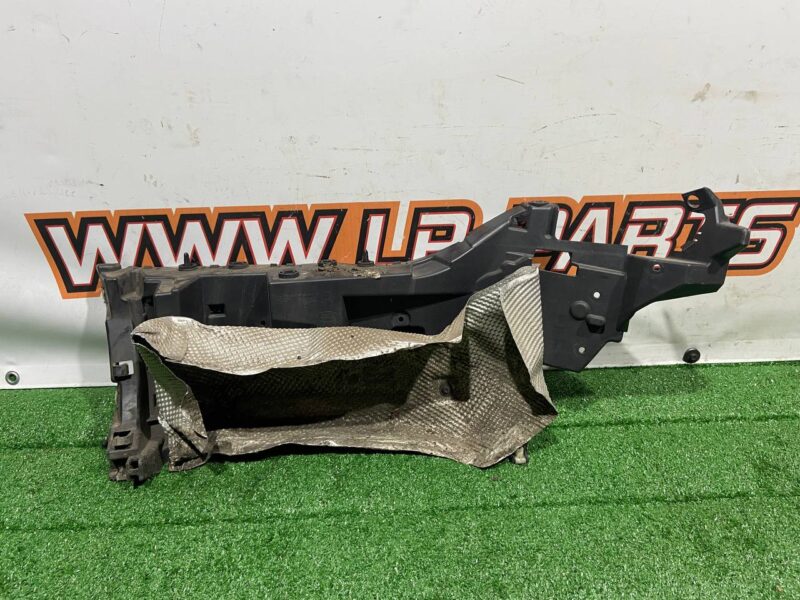LR104903 Bumper mounting bracket right LAND ROVER DISCOVERY 5 Used cost 27 € in stock 4 pcs.