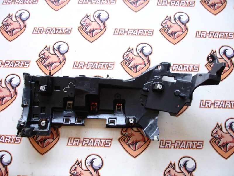 LR104903 Bumper mounting bracket right LAND ROVER DISCOVERY 5 Used cost 27 € in stock 4 pcs.