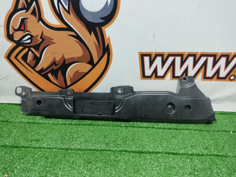 LR105082 Wing mounting bracket upper right LAND ROVER DISCOVERY 5 Used cost 70 € in stock 3 pcs.